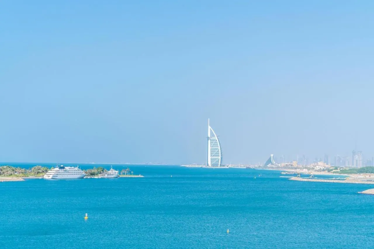 Holiday Apartment In Palm Jumeirah With Beach Access Dubai