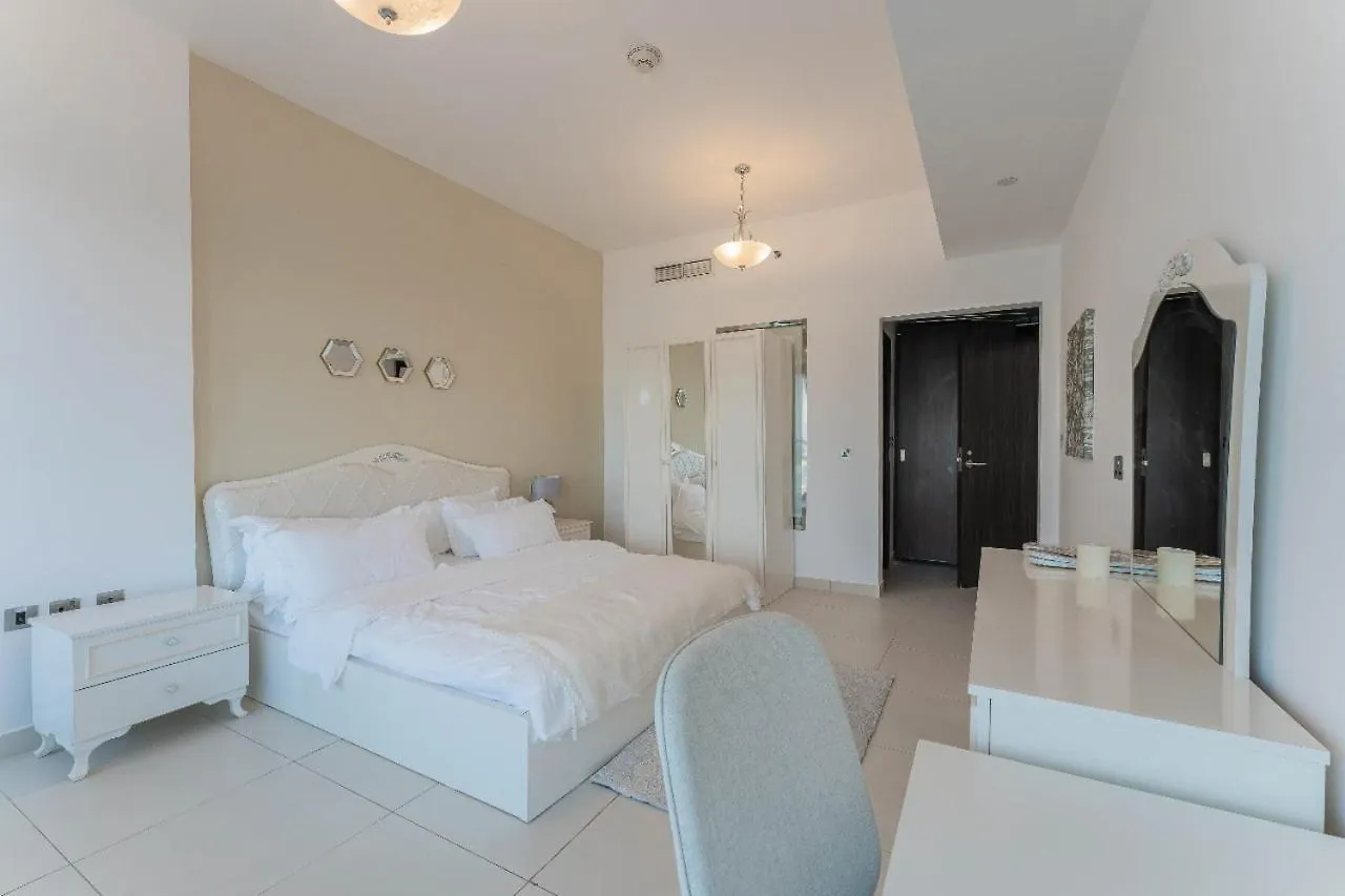 Holiday Apartment In Palm Jumeirah With Beach Access Dubai